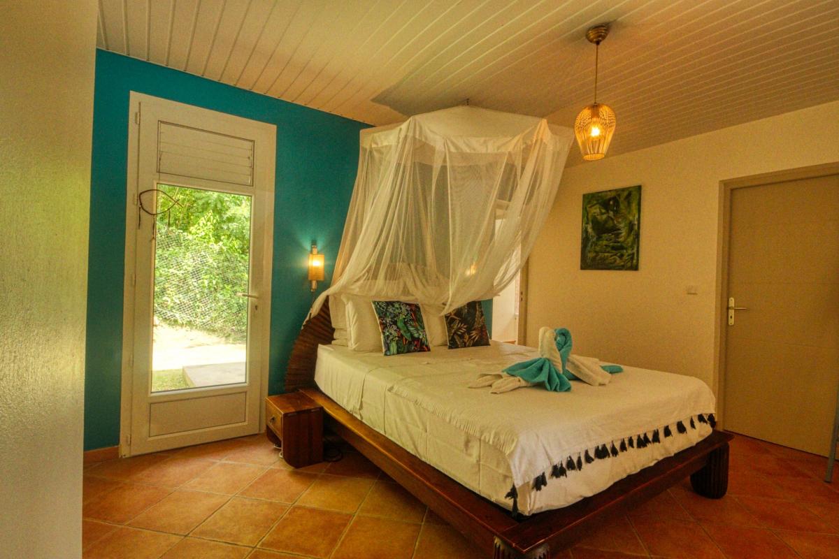 18 Location villa piscine le diamant martinique_la chambre 1